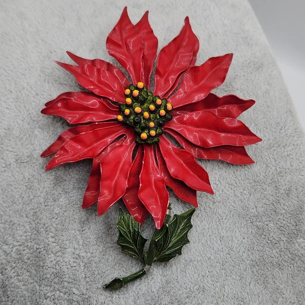 Mod Pop Art leaves poinsettia